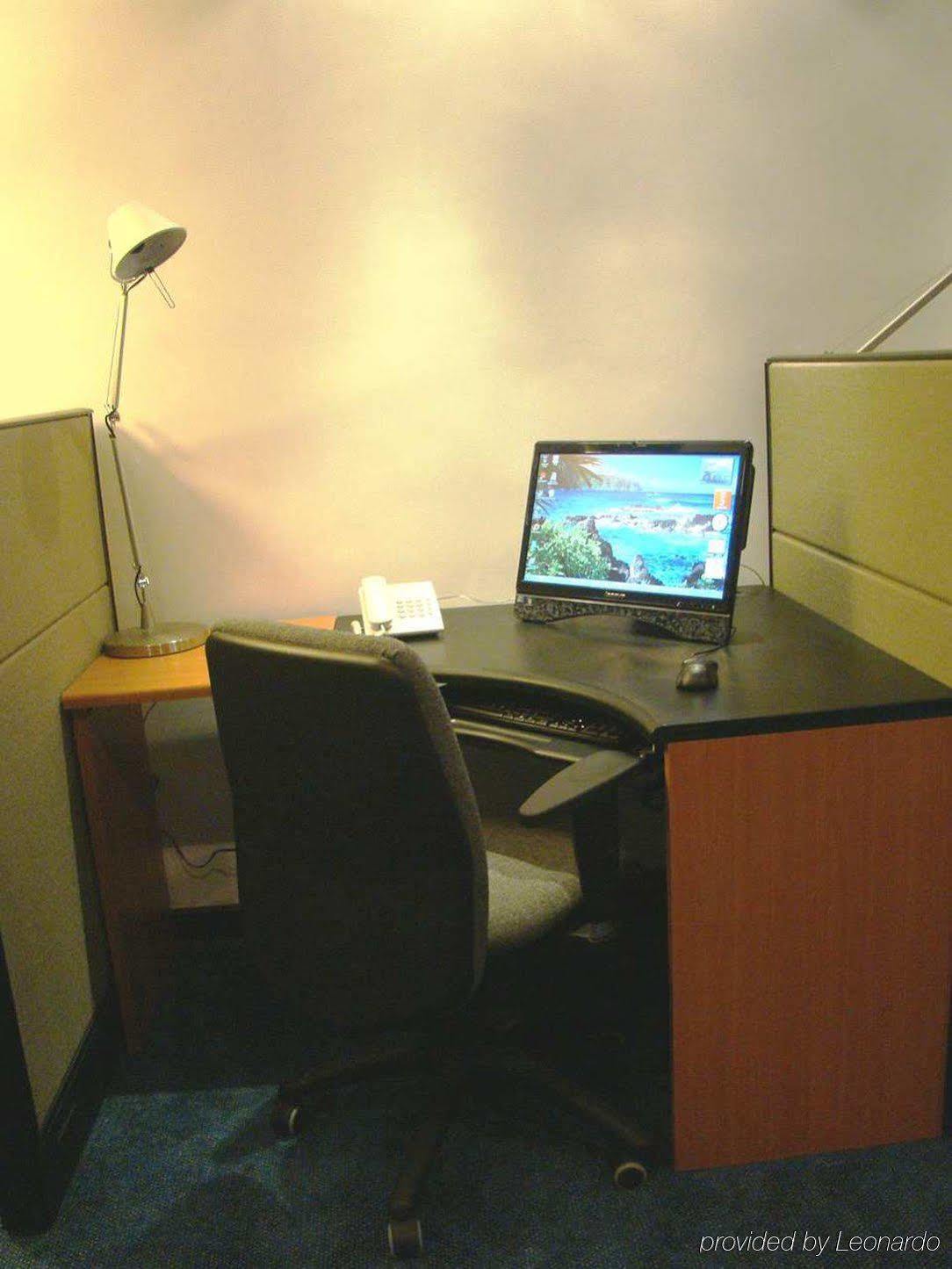 Executive Suites Valencia Facilities photo